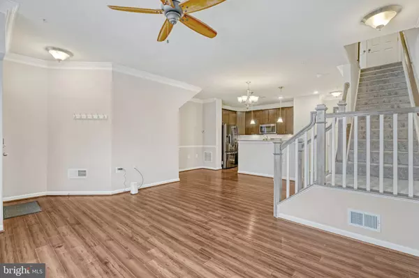 43611 HELMSDALE TER, Chantilly, VA 20152