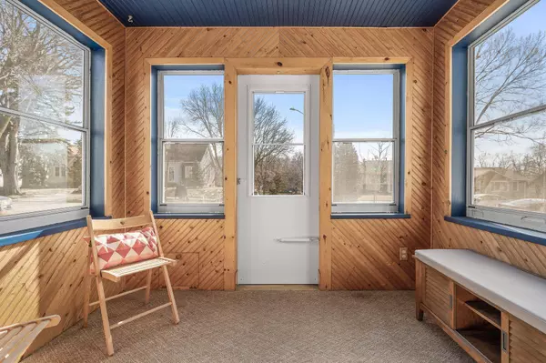 701 36 1/2 AVE NE, Minneapolis, MN 55418