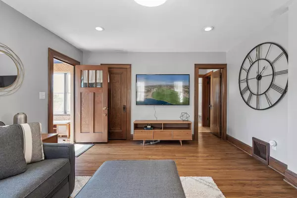 701 36 1/2 AVE NE, Minneapolis, MN 55418