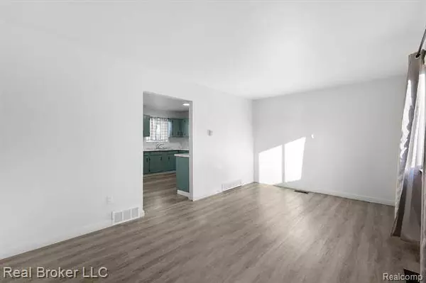 2717 TIPTREE Path, Flint, MI 48506