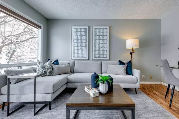 31 Shawcliffe CIR SW, Calgary, AB T2Y 1E6