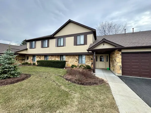 1514 Harbour Court #2B, Schaumburg, IL 60193