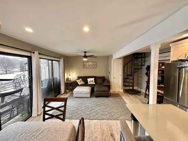 33 Montego Colony #1, Fox Lake, IL 60020