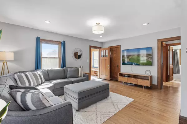 701 36 1/2 AVE NE, Minneapolis, MN 55418