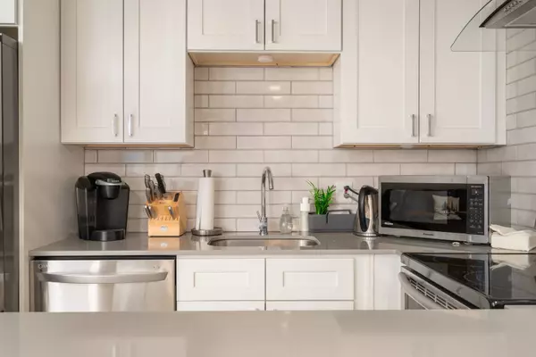 33 Montego Colony #1, Fox Lake, IL 60020