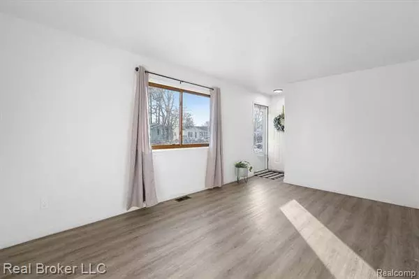 2717 TIPTREE Path, Flint, MI 48506