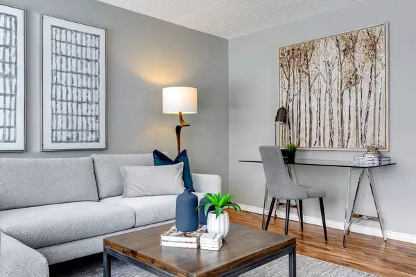 31 Shawcliffe CIR SW, Calgary, AB T2Y 1E6