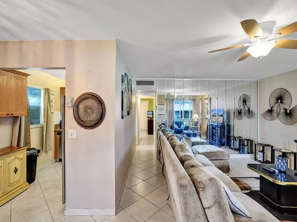 8 Seville A, Delray Beach, FL 33446