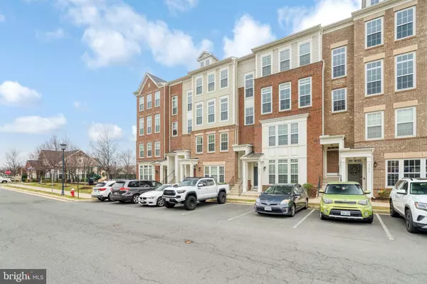 43611 HELMSDALE TER, Chantilly, VA 20152