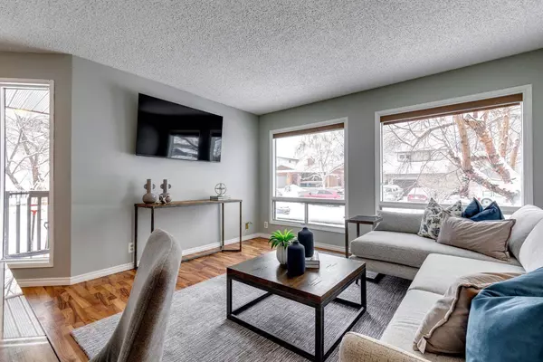 31 Shawcliffe CIR SW, Calgary, AB T2Y 1E6