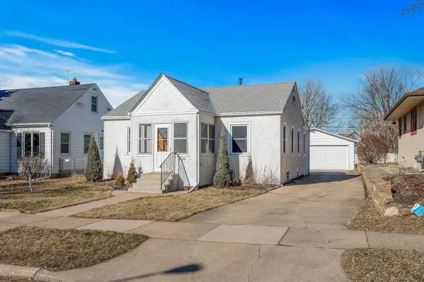 701 36 1/2 AVE NE, Minneapolis, MN 55418