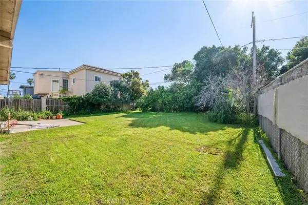 281 E 16th ST, Costa Mesa, CA 92627
