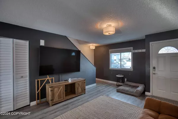 1930 Fyfe CIR, Anchorage, AK 99507