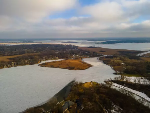 33 Montego Colony #1, Fox Lake, IL 60020