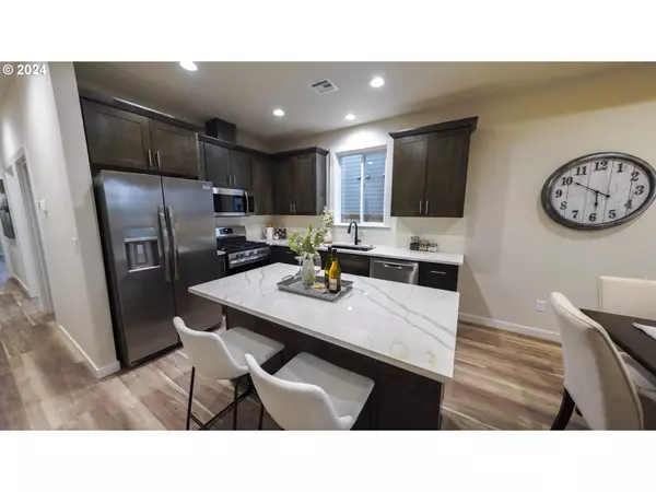 2389 W 10th AVE, Junction City, OR 97448