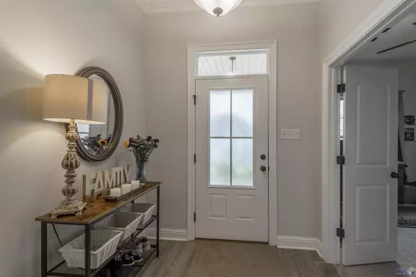 894 ELLISTON DR, Gonzales, LA 70737