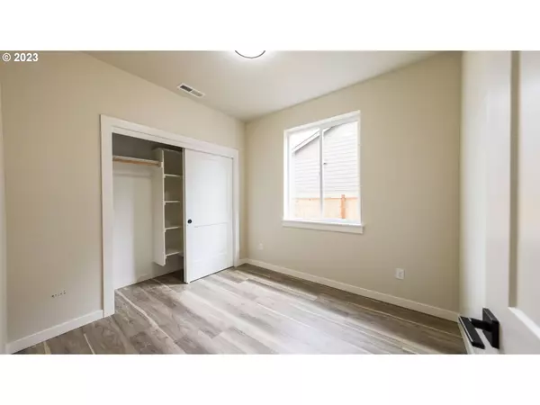 2399 W 10th AVE, Junction City, OR 97448