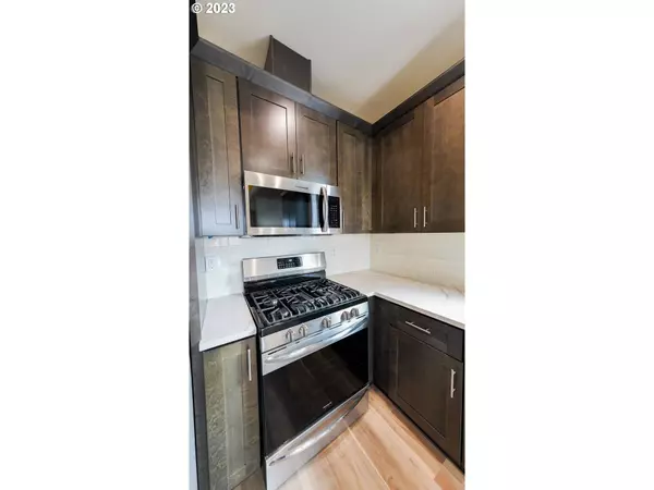 2389 W 10th AVE, Junction City, OR 97448