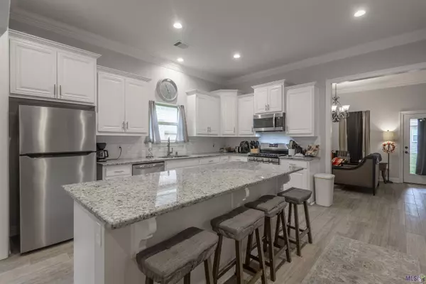 894 ELLISTON DR, Gonzales, LA 70737