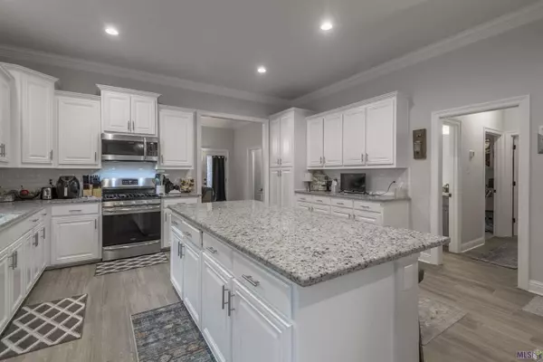 894 ELLISTON DR, Gonzales, LA 70737