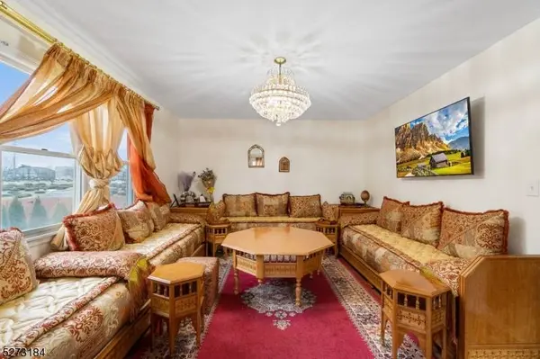 98 Nugent Dr, Clifton City, NJ 07012