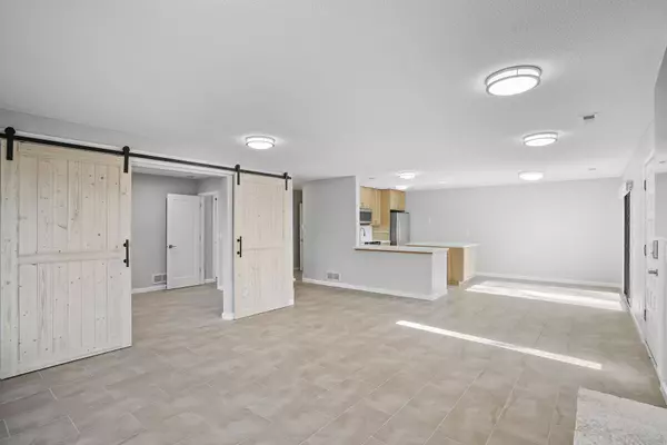 9024 Neill Lake RD, Eden Prairie, MN 55347