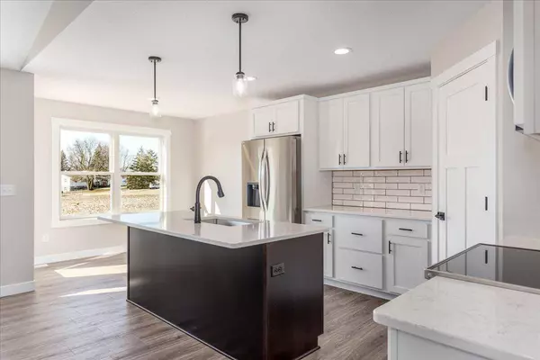 1678 Squirrel WAY, New Richmond, WI 54017