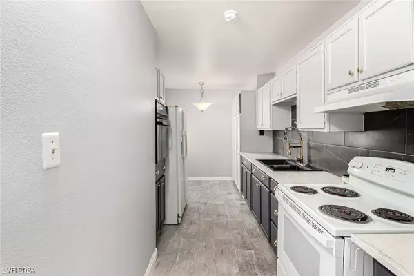 730 S Royal Crest Circle #441, Las Vegas, NV 89169