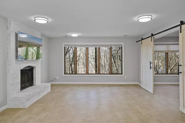 9024 Neill Lake RD, Eden Prairie, MN 55347