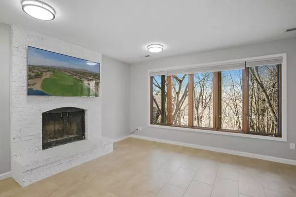 9024 Neill Lake RD, Eden Prairie, MN 55347