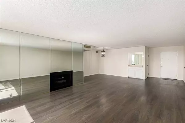 730 S Royal Crest Circle #441, Las Vegas, NV 89169