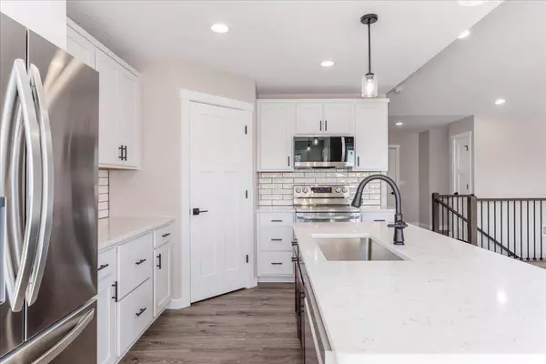 1678 Squirrel WAY, New Richmond, WI 54017