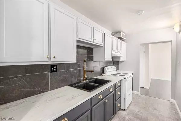 730 S Royal Crest Circle #441, Las Vegas, NV 89169