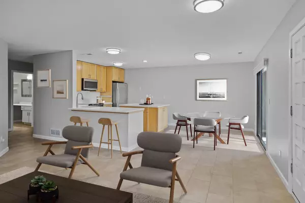 9024 Neill Lake RD, Eden Prairie, MN 55347