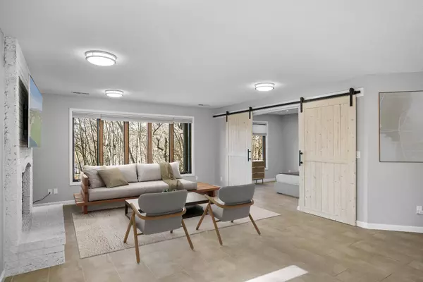 9024 Neill Lake RD, Eden Prairie, MN 55347