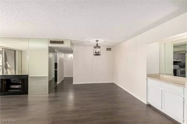 730 S Royal Crest Circle #441, Las Vegas, NV 89169