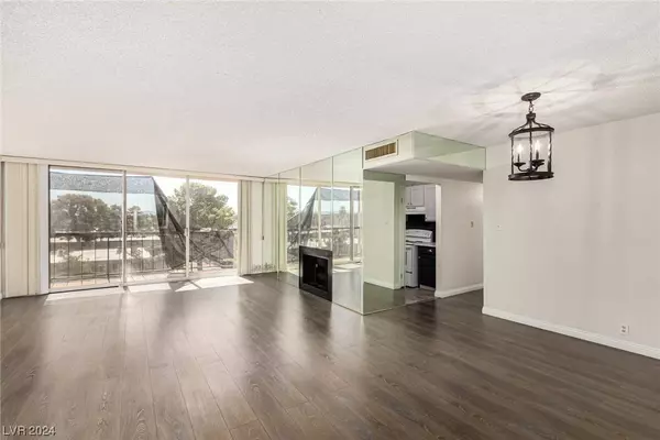 730 S Royal Crest Circle #441, Las Vegas, NV 89169