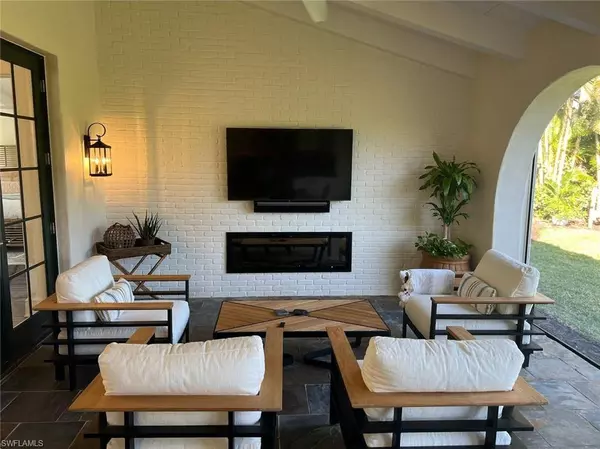 16631 Cortona LN, Naples, FL 34110