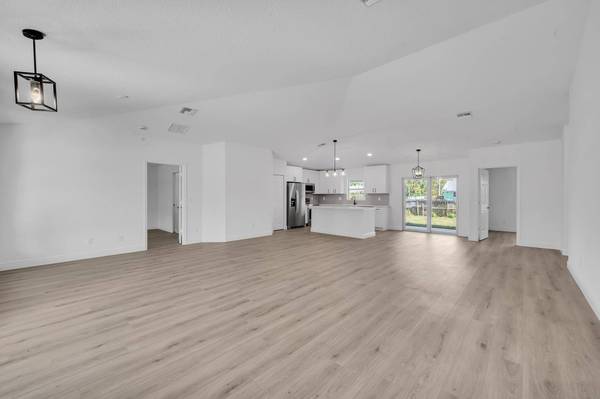 5604 Hickory DR, Fort Pierce, FL 34982