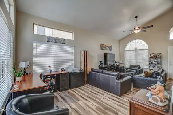 1642 W SPARROW Drive, Chandler, AZ 85286