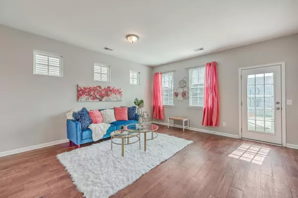 752 Redbud Ln, Summerville, SC 29486