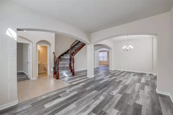 6207 Weaver Drive, Arlington, TX 76001