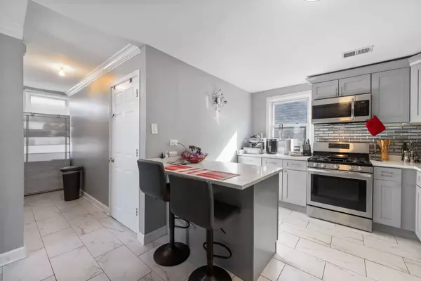 2123 N Mango Avenue, Chicago, IL 60639