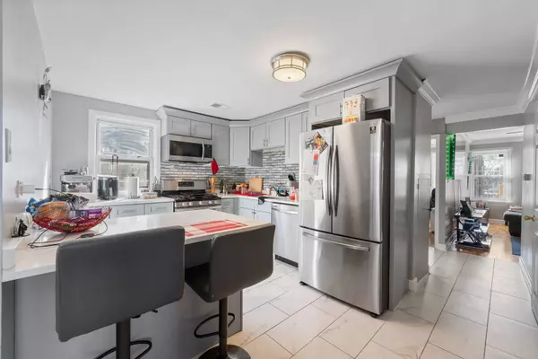 2123 N Mango Avenue, Chicago, IL 60639