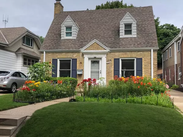 1520 E Olive St, Milwaukee, WI 53211