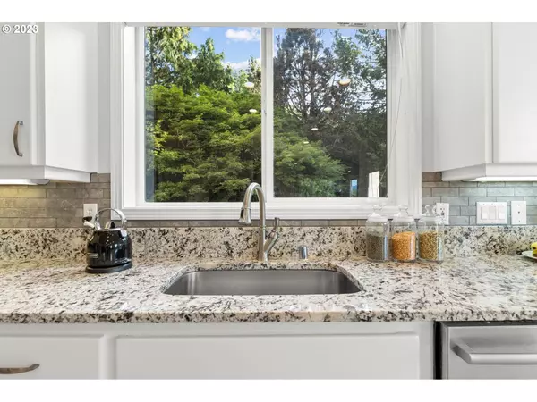 5137 NW VALLEY CT, Camas, WA 98607