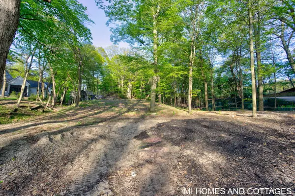345 Dunegrass Ridge Drive, Saugatuck, MI 49453