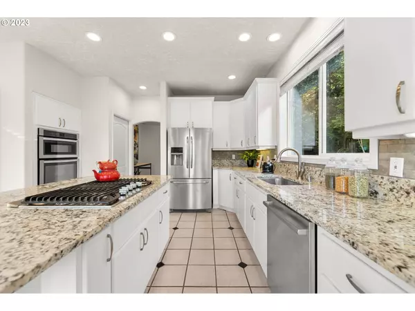 5137 NW VALLEY CT, Camas, WA 98607