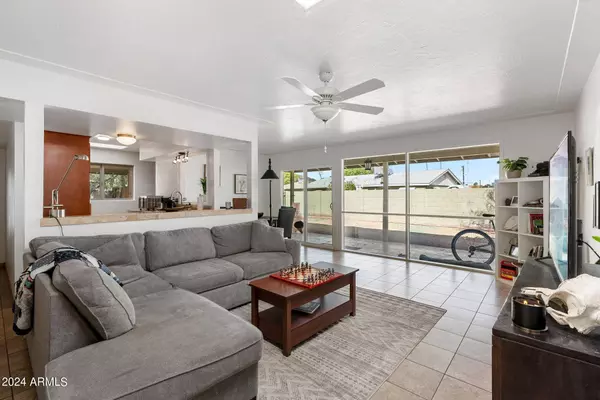 6856 E WINDSOR Avenue, Scottsdale, AZ 85257