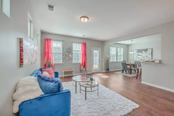 752 Redbud Ln, Summerville, SC 29486